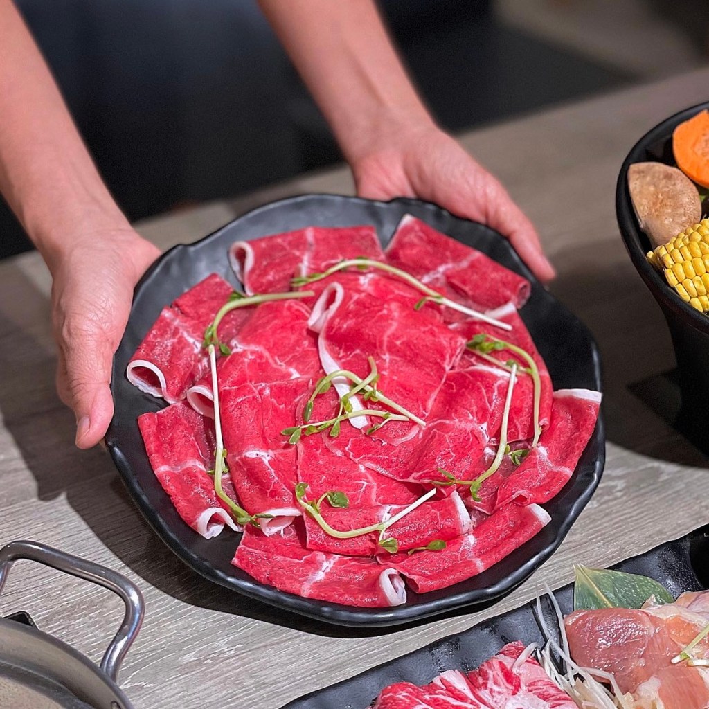 台北美食｜洞天平價個人鍋物 美味湯頭、大份量肉品、咖哩霜淇淋無限供應