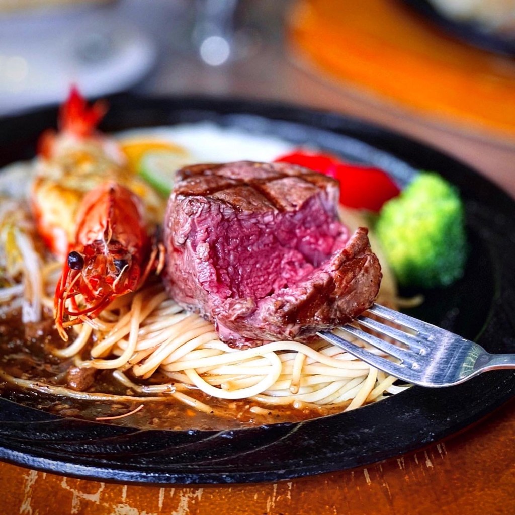 宜蘭美食 「李饗牛排」高貴不貴的菲力牛排、法式小羔羊  羅東車站周邊隱藏版牛排館推薦