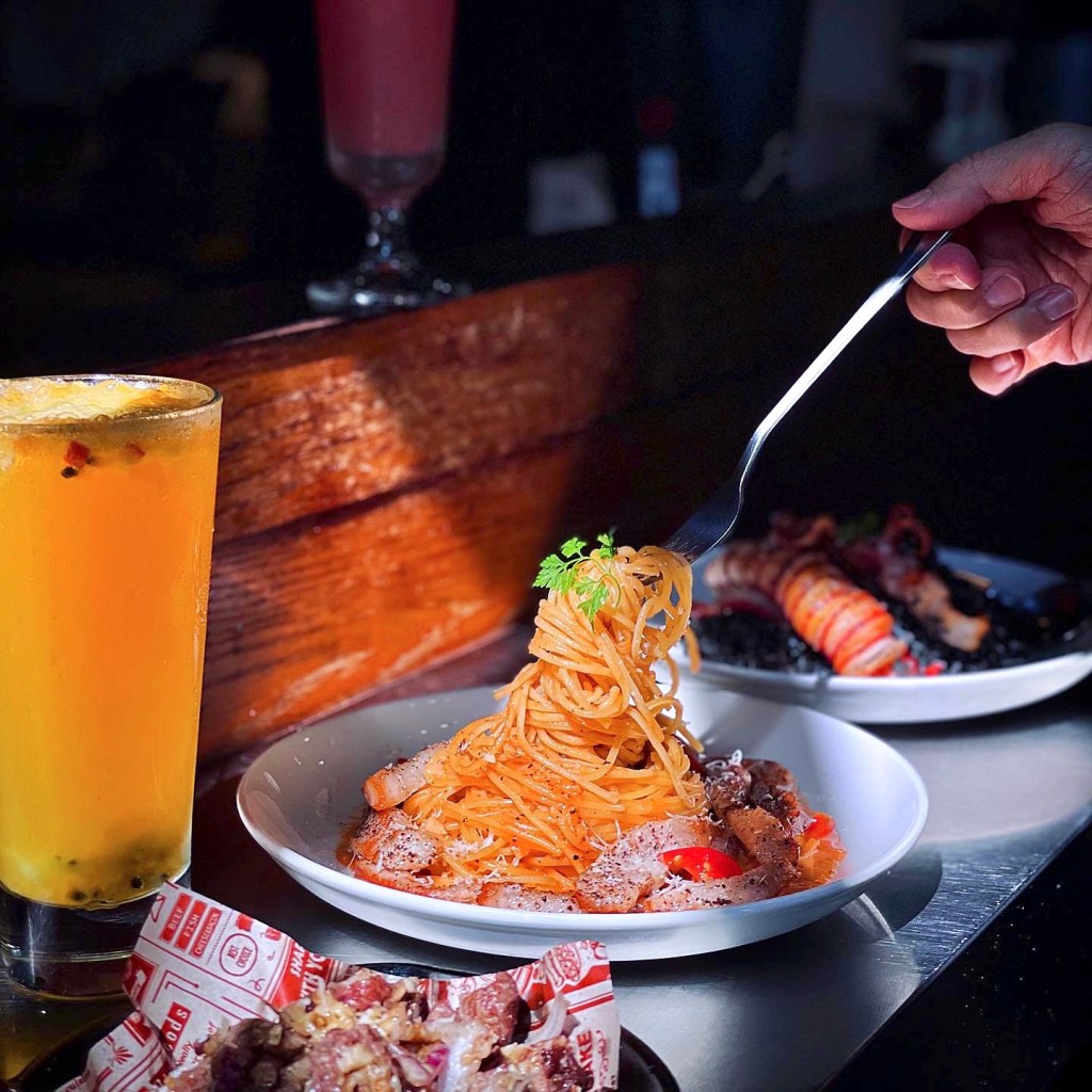 台中西區美食「Smoker Resto 煙燻 」是咖啡廳也是餐酒館的美味餐廳  勤美、審計新村早午餐義式料理推薦