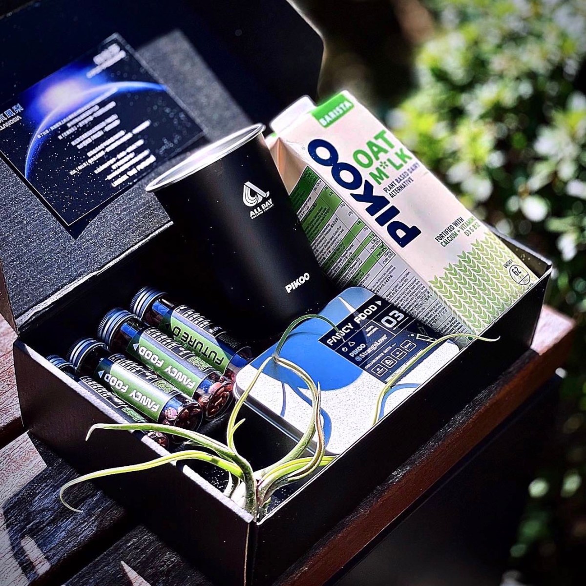 2022台灣國際咖啡展最吸睛的聯名包裹【FUTURE O】限時限量、只送不賣  點進文章就有機會得到！ 台北四間質感咖啡廳限定咖啡豆、Pikoo燕麥奶、聯名杯、太空植物